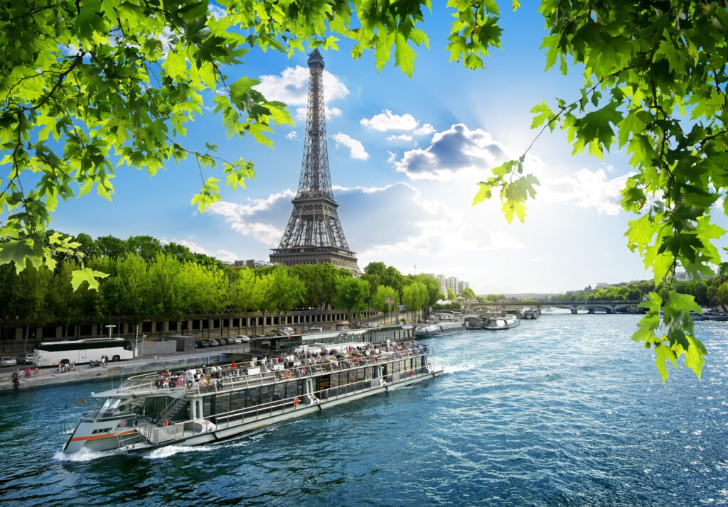 Bateau Mouche Tour Eiffel Paris